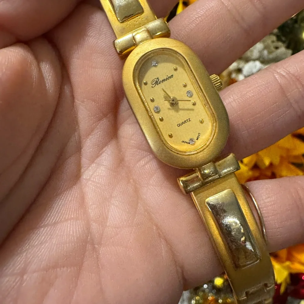 BUNDLE 2 ITEMS FOR $8✨ LAST PRICE🍒🤍 RONICA quartz vintage watch ✨